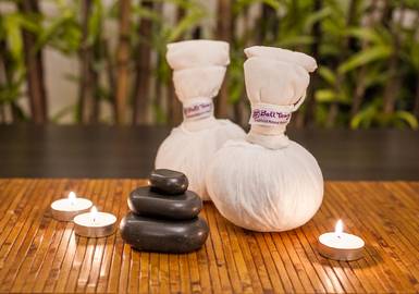 MASSAGE WITH HERBAL BAGS